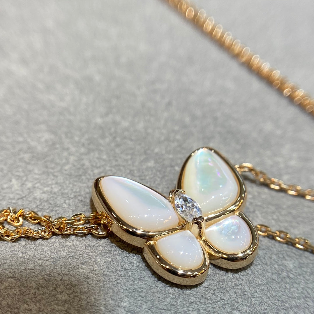 [Windsor Jewelry]BUTTERFLY MOP DIAMOND NECKLACE