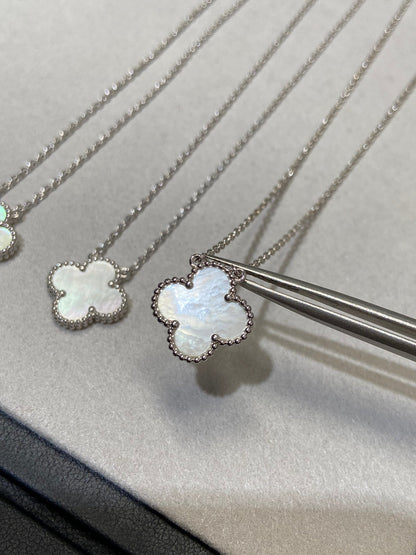 [Windsor Jewelry]CLOVER MEDIUM SILVER WHITE MOP NECKLACE
