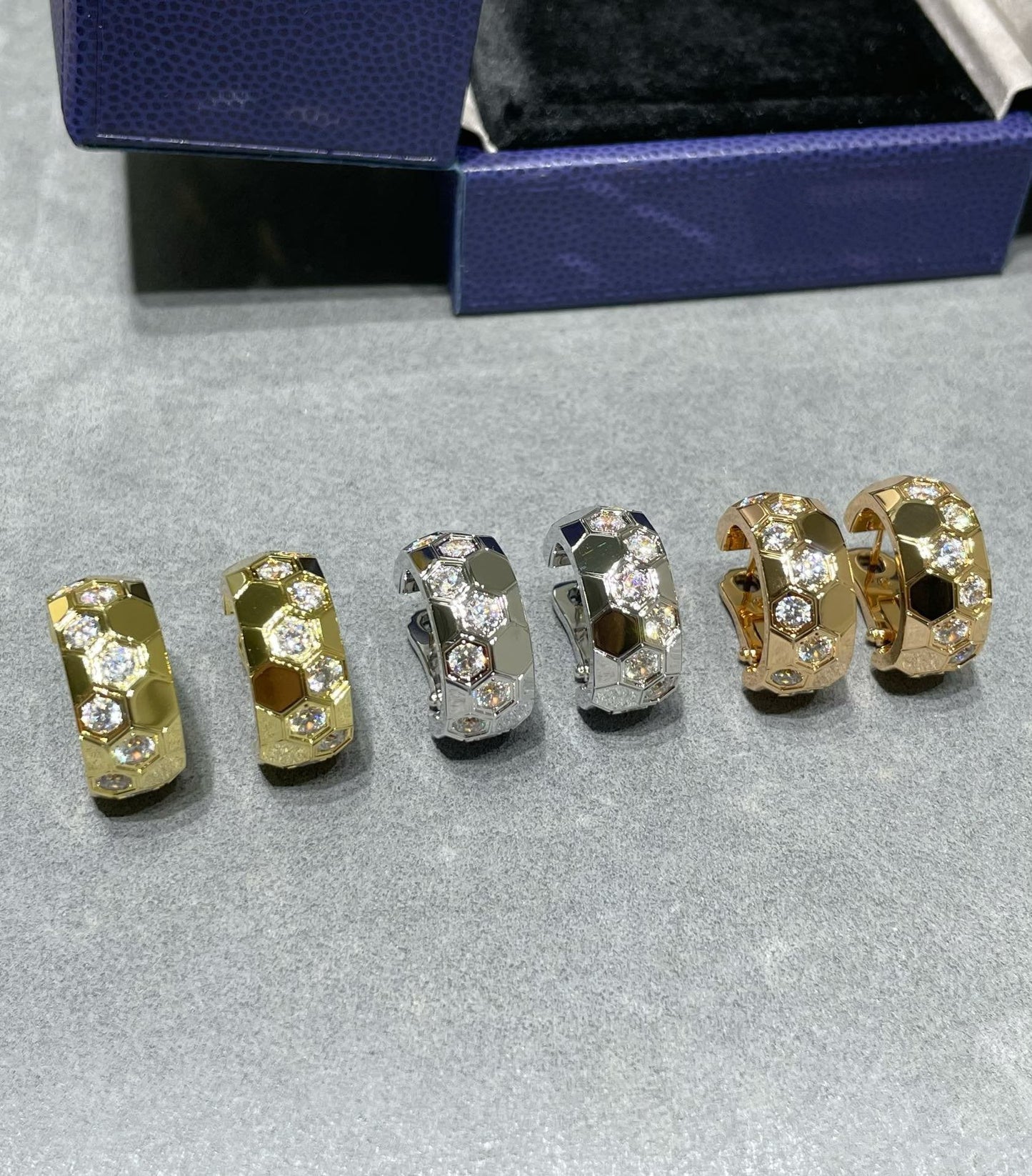 [Windsor Jewelry]BEE LOVE DIAMOND HOOP EARRINGS