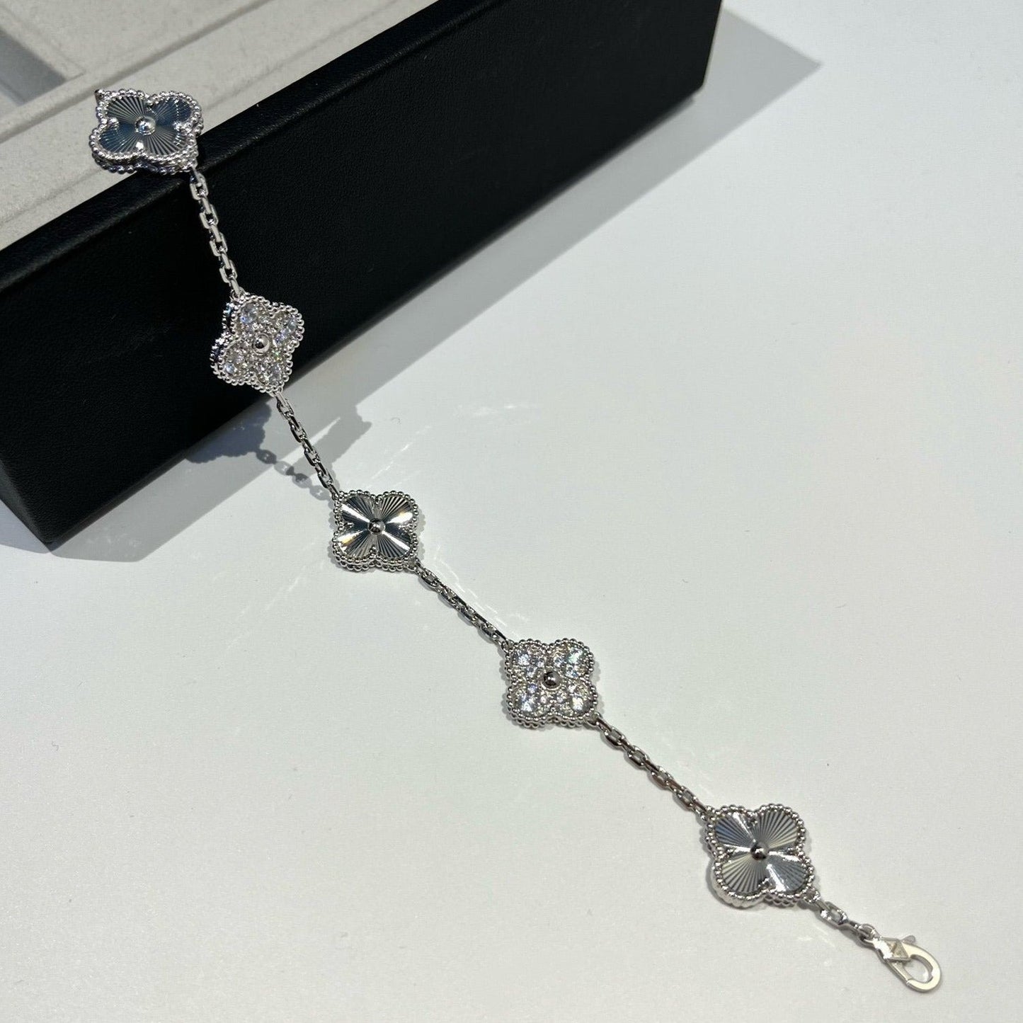 [Windsor Jewelry]CLOVER 5 MOTIF SILVER DIAMOND BRACELET