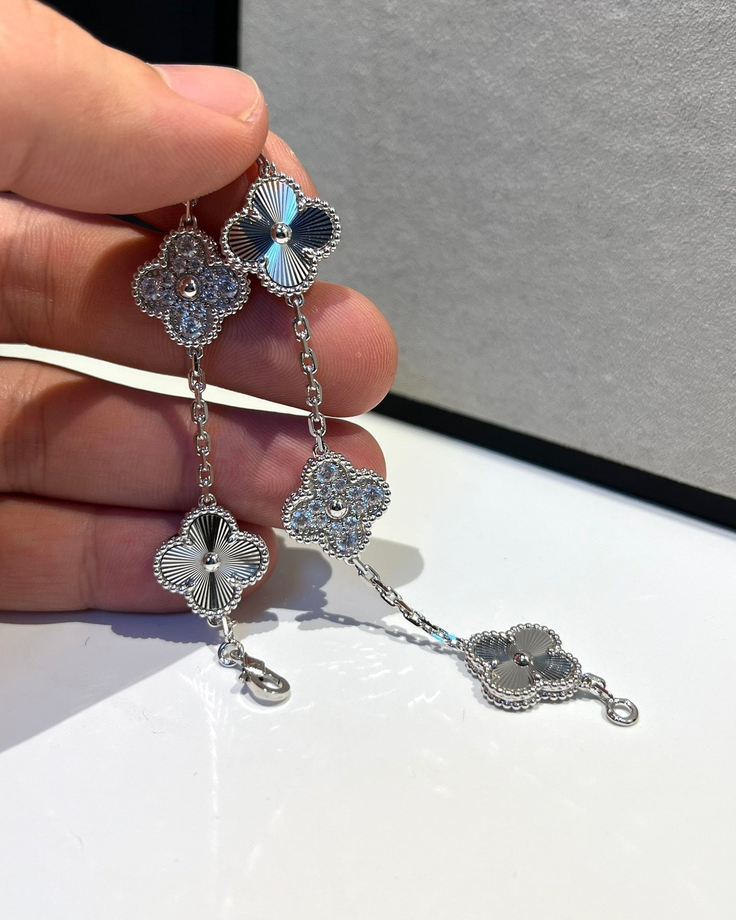 [Windsor Jewelry]CLOVER 5 MOTIF SILVER DIAMOND BRACELET