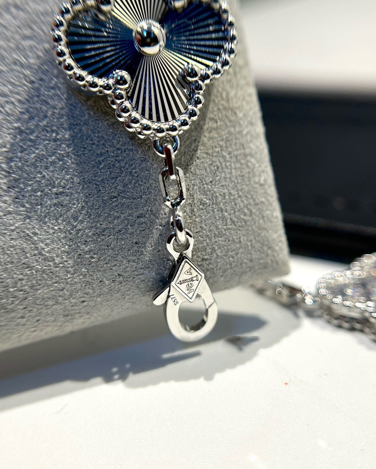 [Windsor Jewelry]CLOVER 5 MOTIF SILVER DIAMOND BRACELET