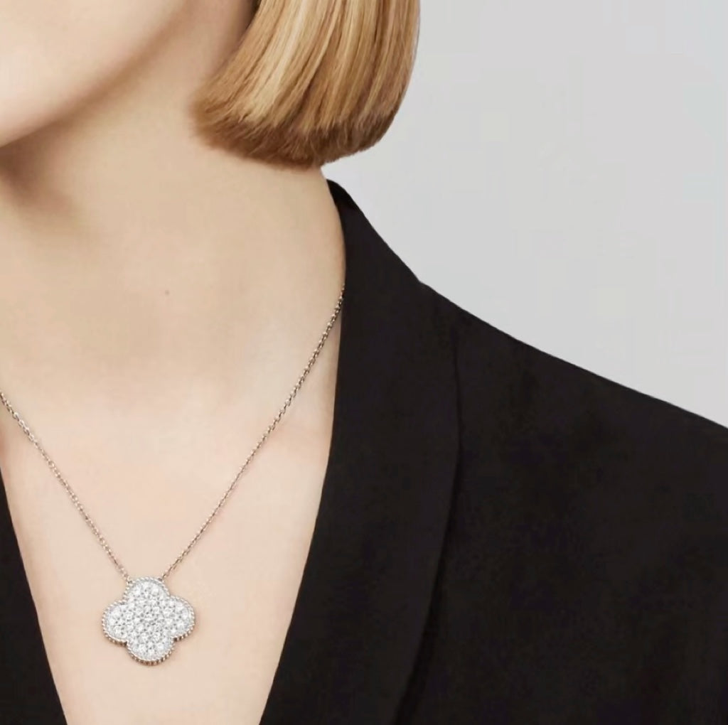 [Windsor Jewelry]CLOVER 25MM LARGE PENDANT DIAMOND PAVED SILVER NECKLACE