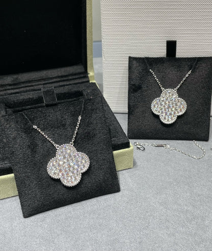[Windsor Jewelry]CLOVER 25MM LARGE PENDANT DIAMOND PAVED SILVER NECKLACE