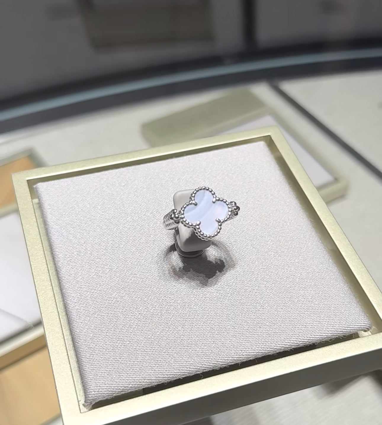 [Windsor Jewelry]CLOVER RIVERSIBLE PURPLE CHALCEDONY RING