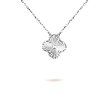 [Windsor Jewelry]CLOVER  15MM DIAMOND LASER NECKLACE SILVER