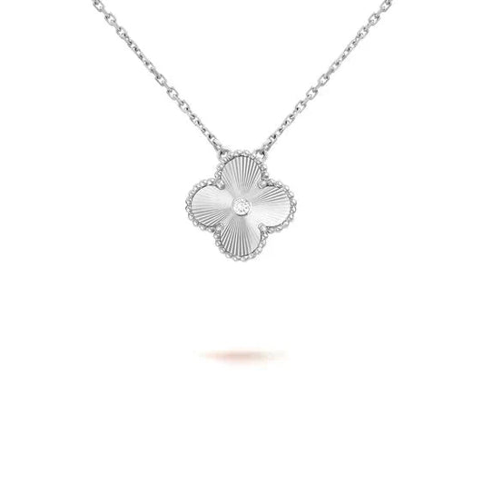 [Windsor Jewelry]CLOVER  15MM DIAMOND LASER NECKLACE SILVER