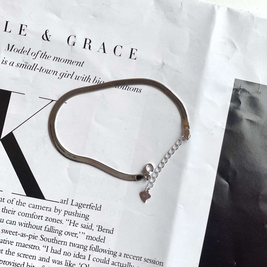 [Windsor Jewelry]Flat Snake Bone Chain Blade Necklace