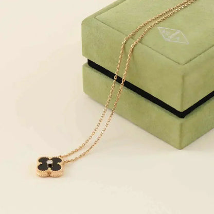 [Windsor Jewelry]CLOVER 15MM DIAMOND ONYX NECKLACE