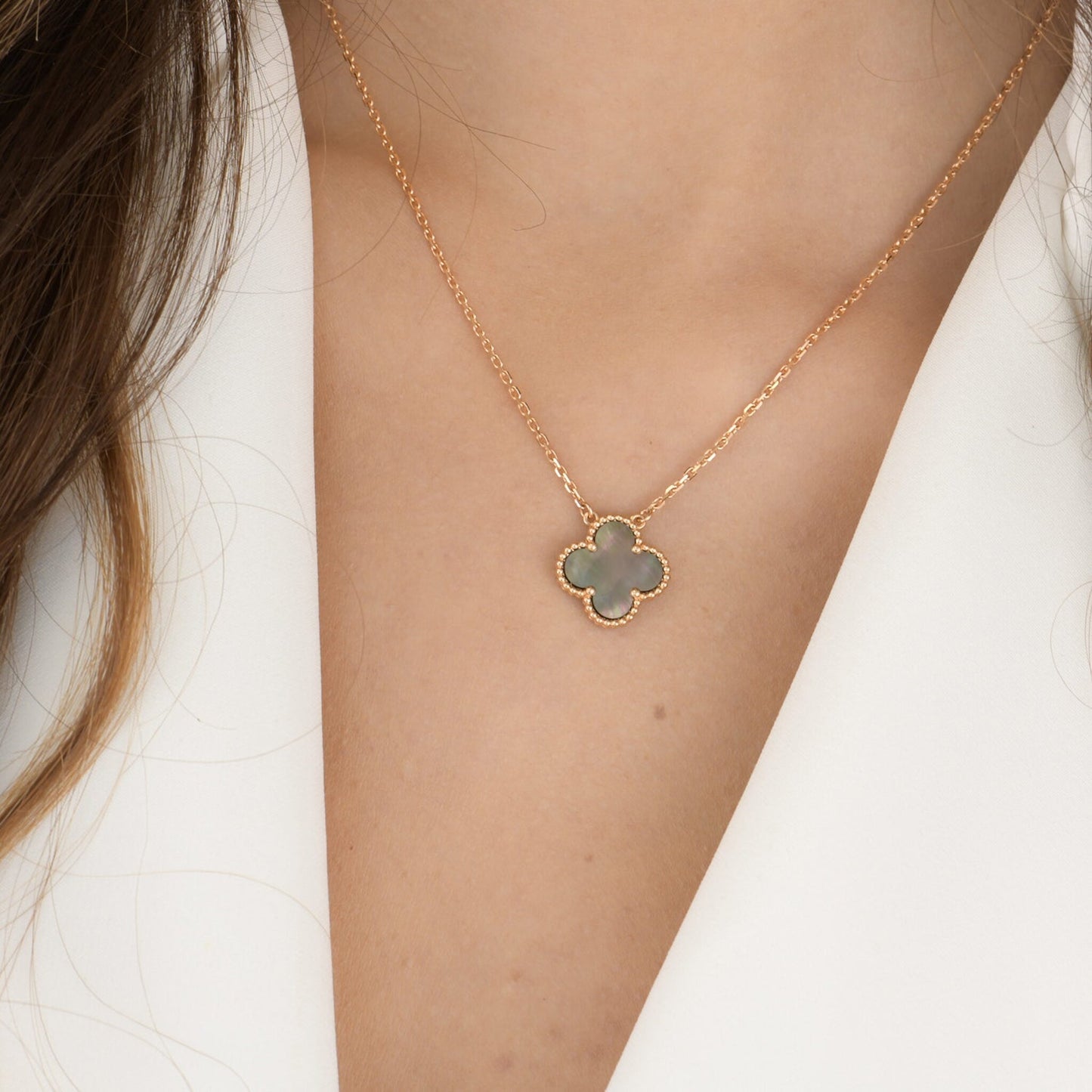 [Windsor Jewelry]CLOVER 15MM  GRAY MOTHER OF PEARL NECKLACE