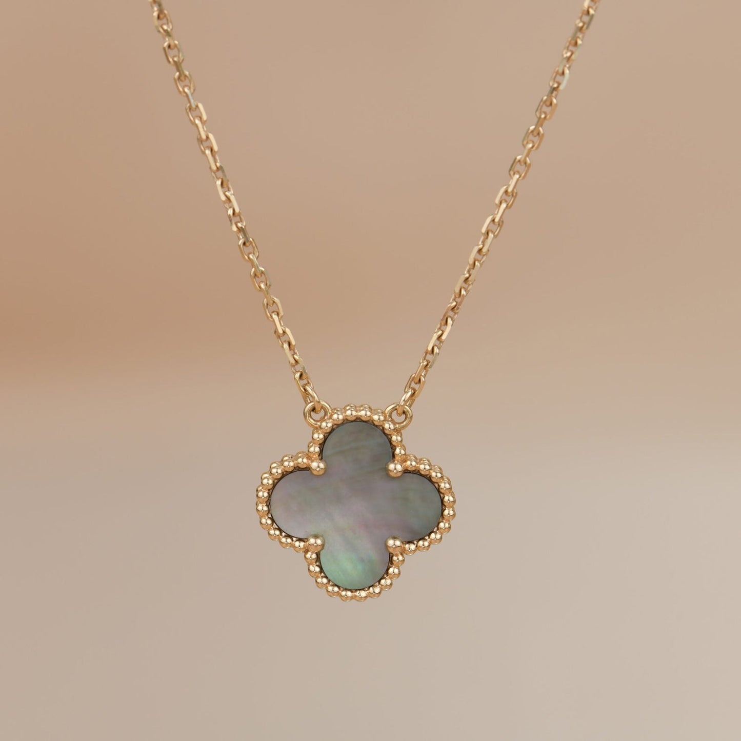 [Windsor Jewelry]CLOVER 15MM  GRAY MOTHER OF PEARL NECKLACE