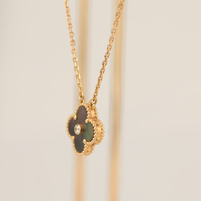 [Windsor Jewelry]CLOVER 15MM DIAMOND AND MOTHER-OF-GREY NECKLACE