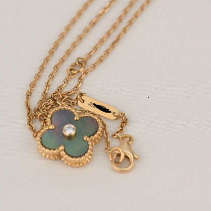 [Windsor Jewelry]CLOVER 15MM DIAMOND AND MOTHER-OF-GREY NECKLACE