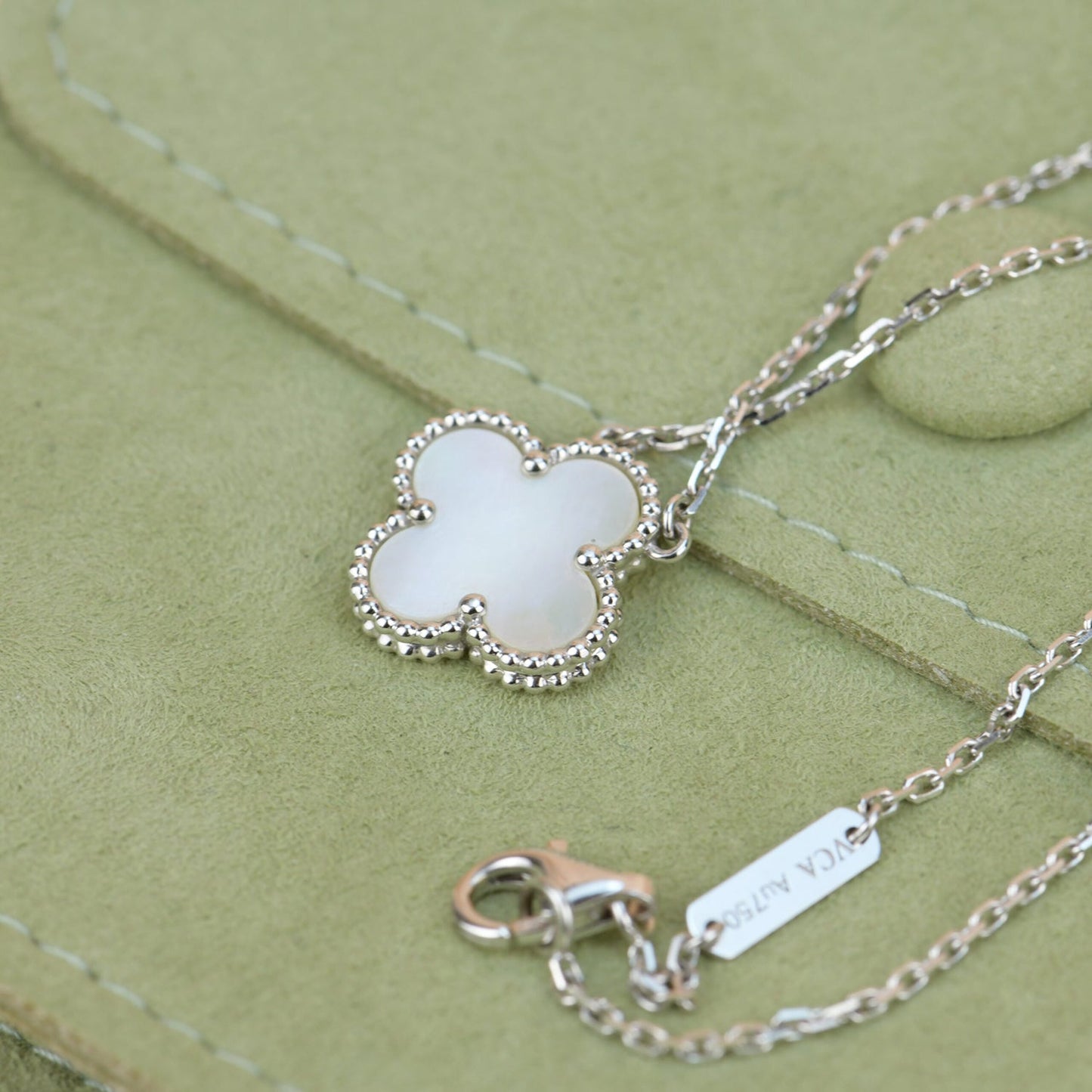 [Windsor Jewelry]CLOVER  15MM WHITE MOTHER-OF-PEARL SILVER