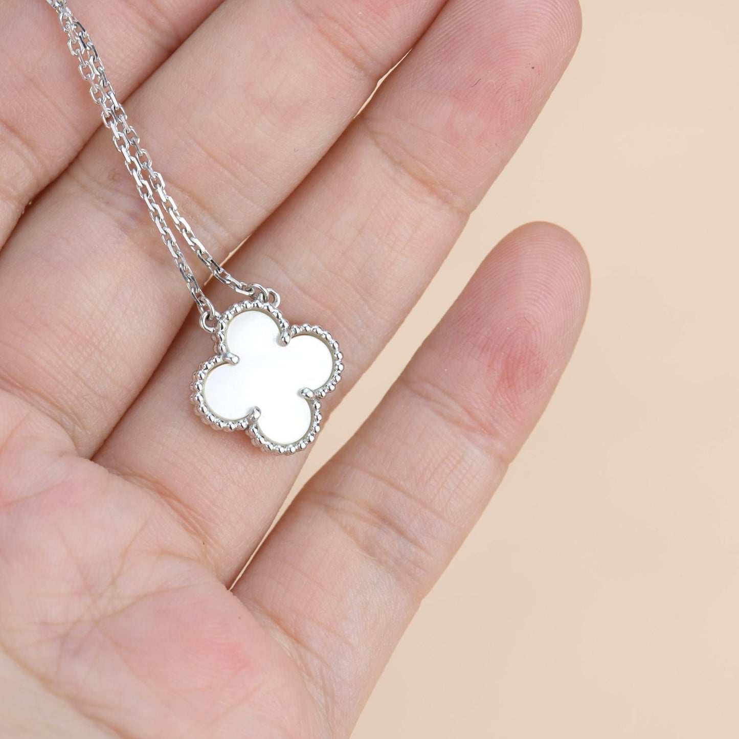 [Windsor Jewelry]CLOVER  15MM WHITE MOTHER-OF-PEARL SILVER