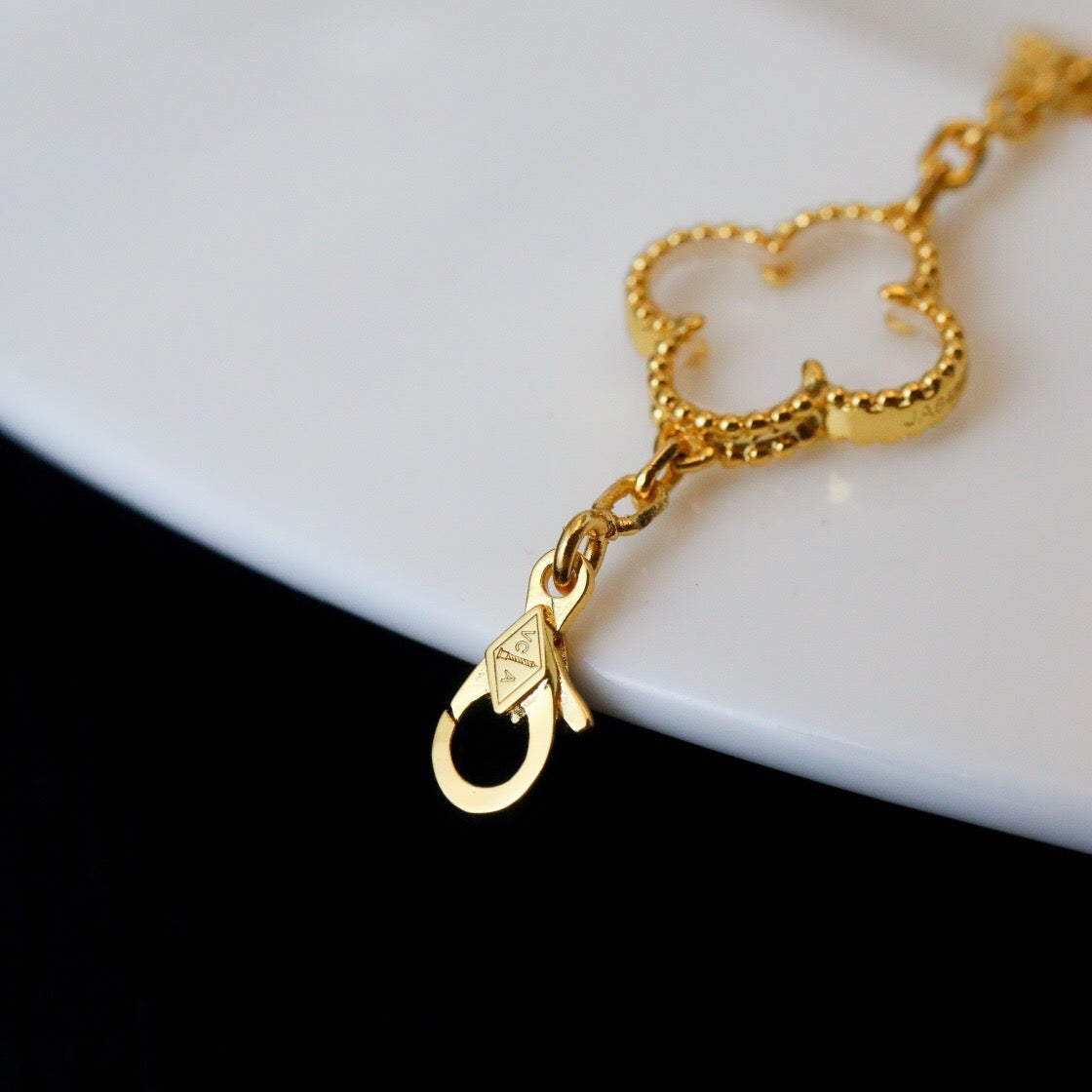 [Windsor Jewelry]CLOVER 5 MOTIF ROCK CRYSTAL PINK GOLD BRACELET