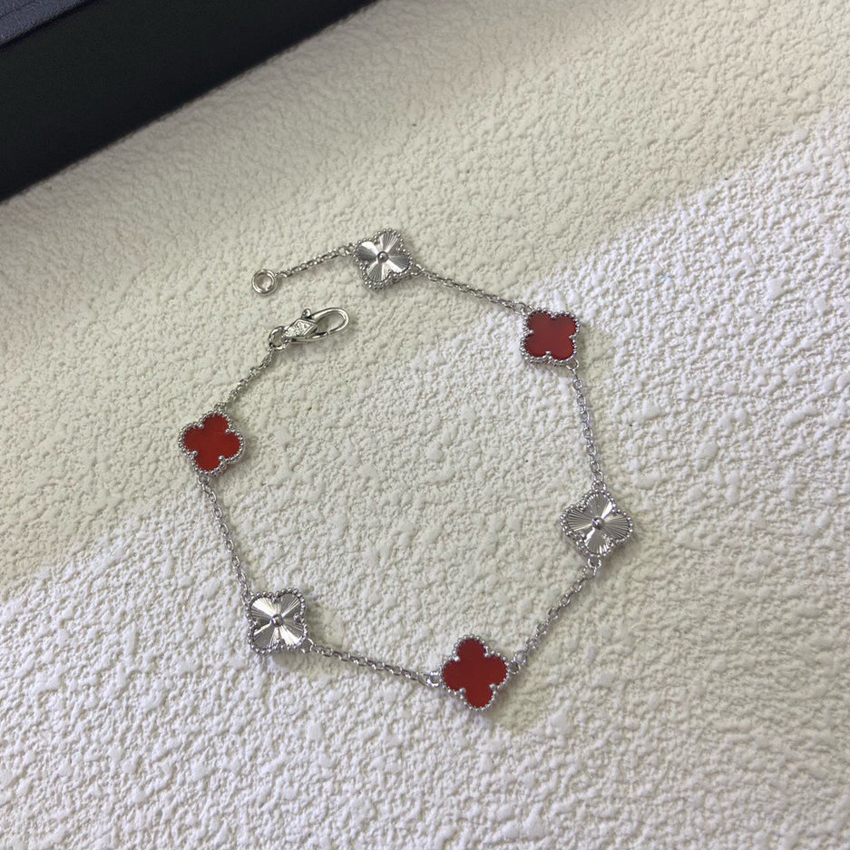 [Windsor Jewelry]CLOVER 6 MOTIF RED AGATE LASER BRACELET