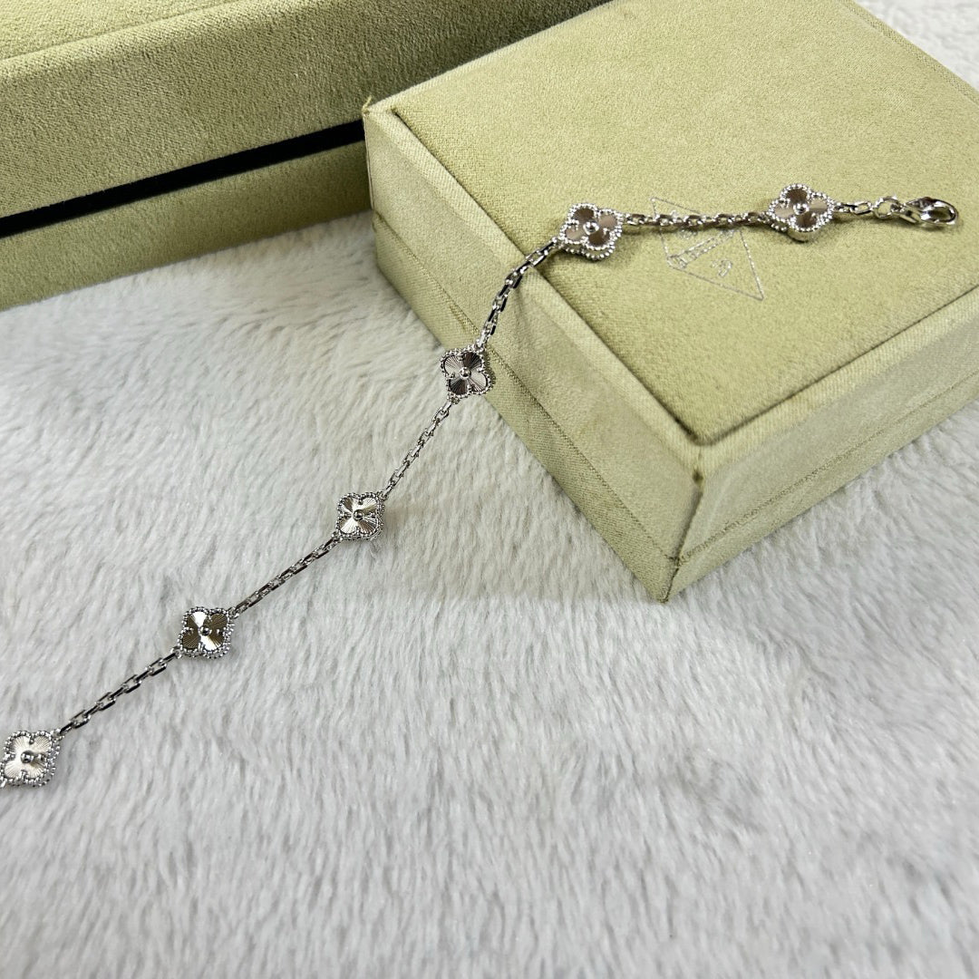 [Windsor Jewelry]CLOVER 6 MOTIF DIAMOND BRACELET