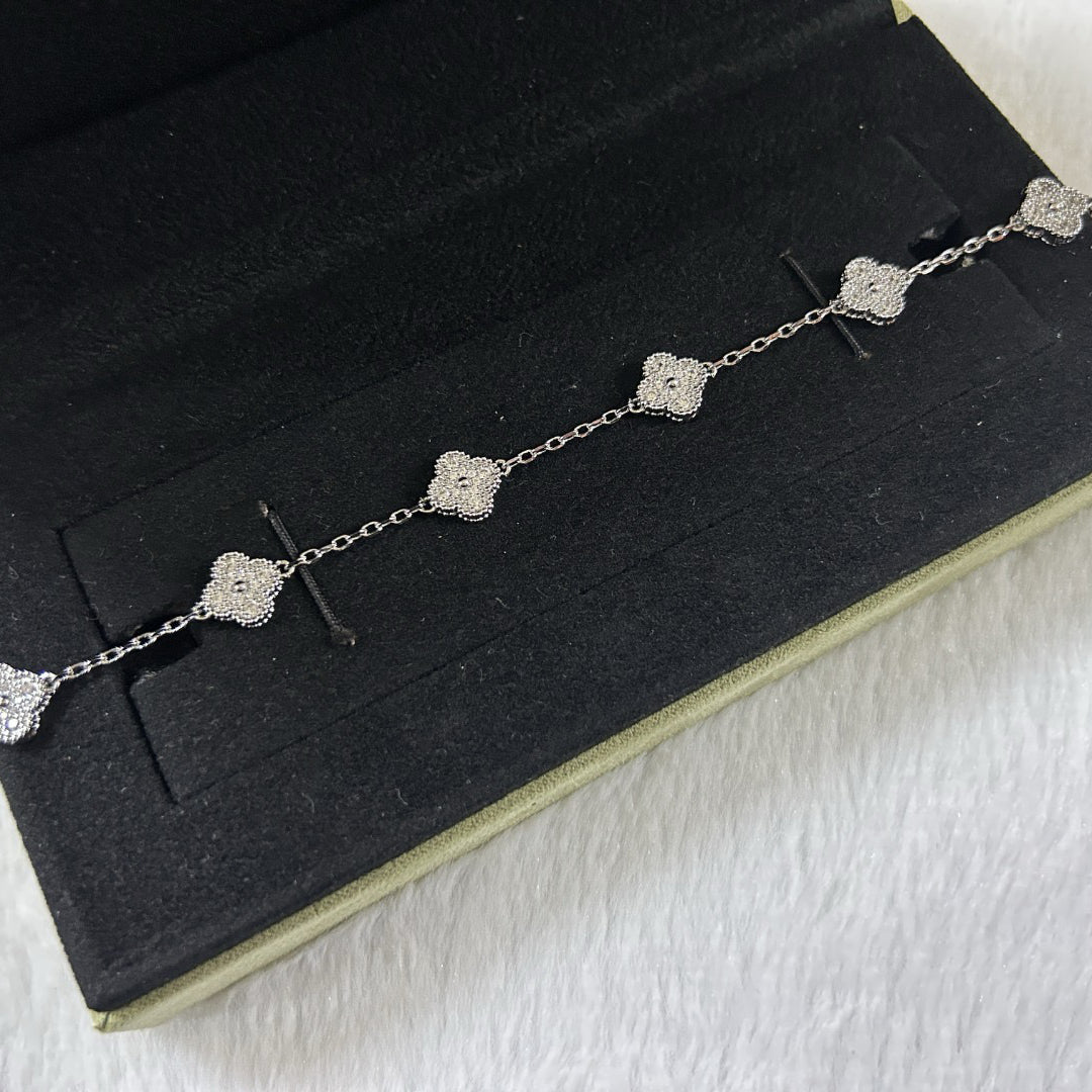 [Windsor Jewelry]CLOVER 6 MOTIF DIAMOND BRACELET