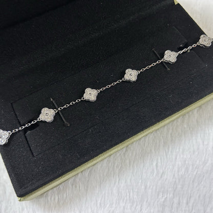 [Windsor Jewelry]CLOVER 6 MOTIF DIAMOND BRACELET