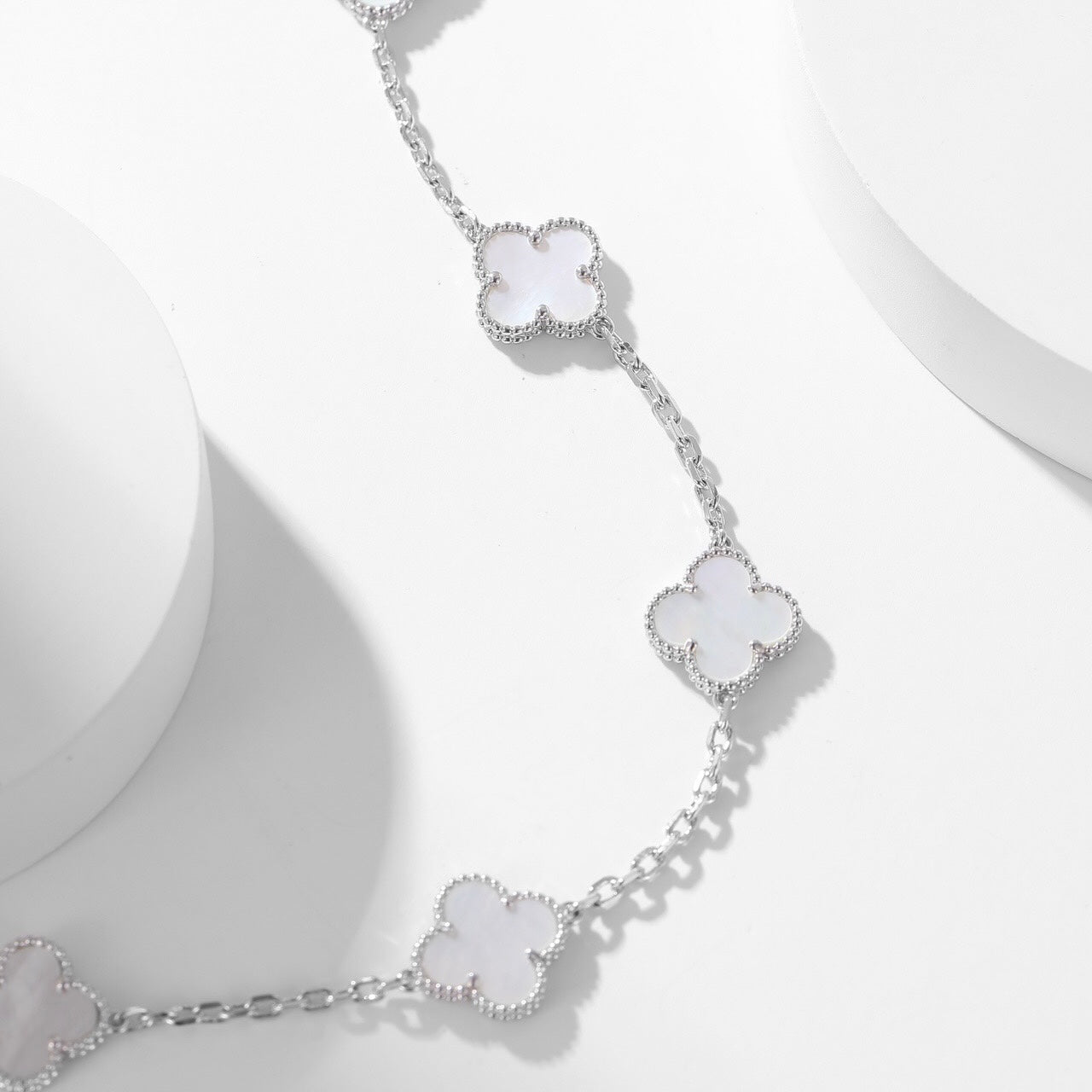[Windsor Jewelry]CLOVERS THE 10-MOTIFS WHITE MOTHER OF PEARL NECKLACE