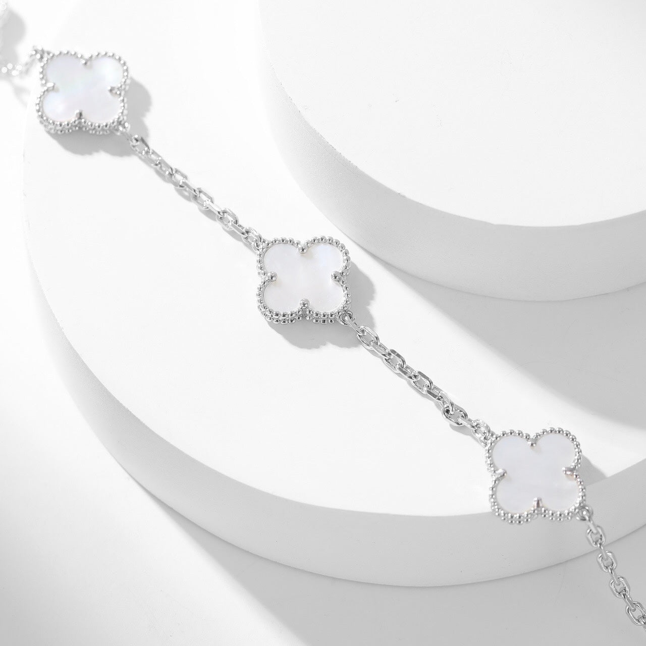 [Windsor Jewelry]CLOVERS THE 10-MOTIFS WHITE MOTHER OF PEARL NECKLACE