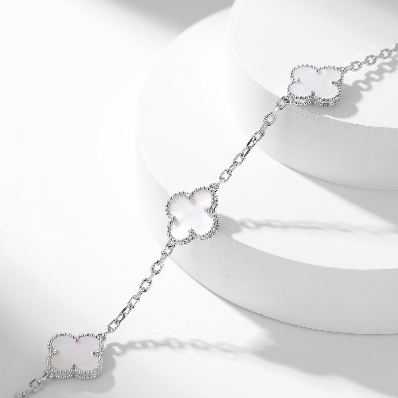[Windsor Jewelry]CLOVERS THE 10-MOTIFS WHITE MOTHER OF PEARL NECKLACE