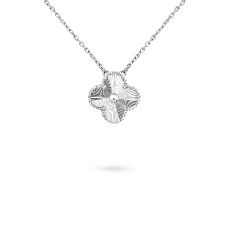 [Windsor Jewelry]CLOVER 15MM LASER NECKLACE SILVER