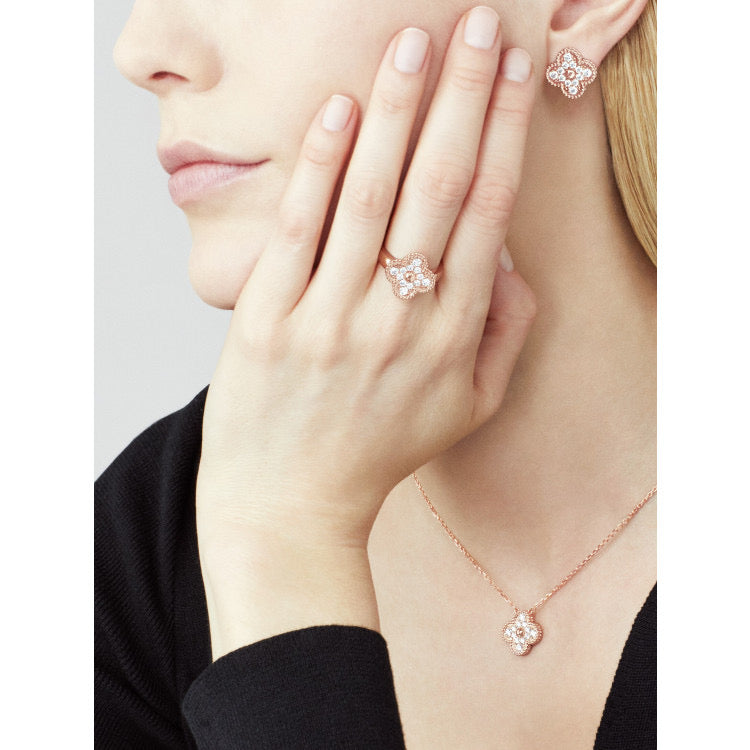 [Windsor Jewelry]CLOVER 15MM DIAMOND SINGLE FLOWER NECKLACE