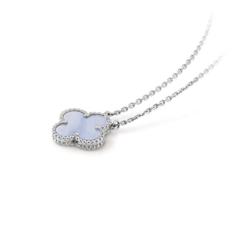 [Windsor Jewelry]CLOVER 15MM BLUE CHALCEDONY NECKLACE SILVER