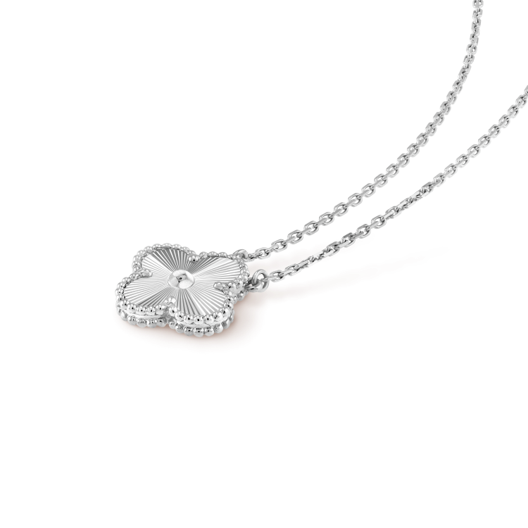 [Windsor Jewelry]CLOVER 15MM LASER NECKLACE SILVER