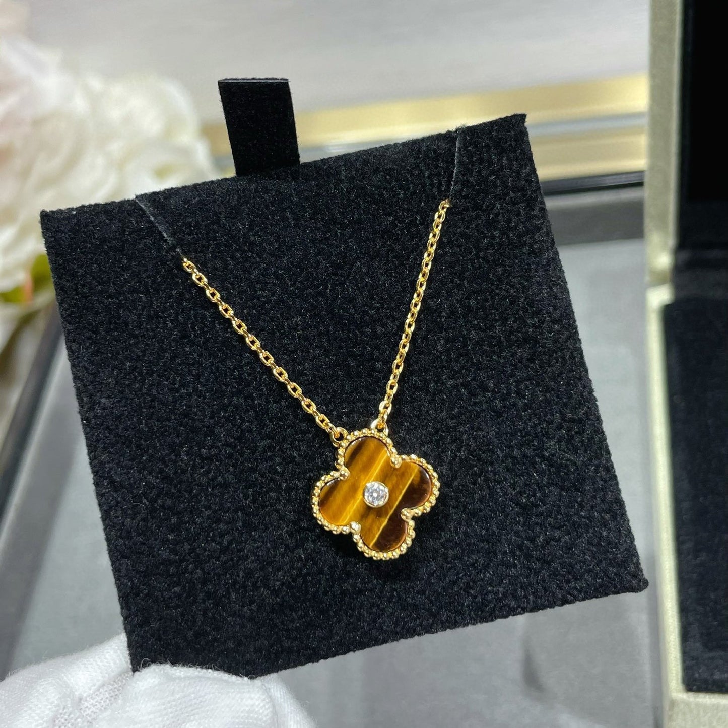 [Windsor Jewelry]CLOVER 15MM DIAMOND AND YELLOW TIGER'S EYE AGATE necklace