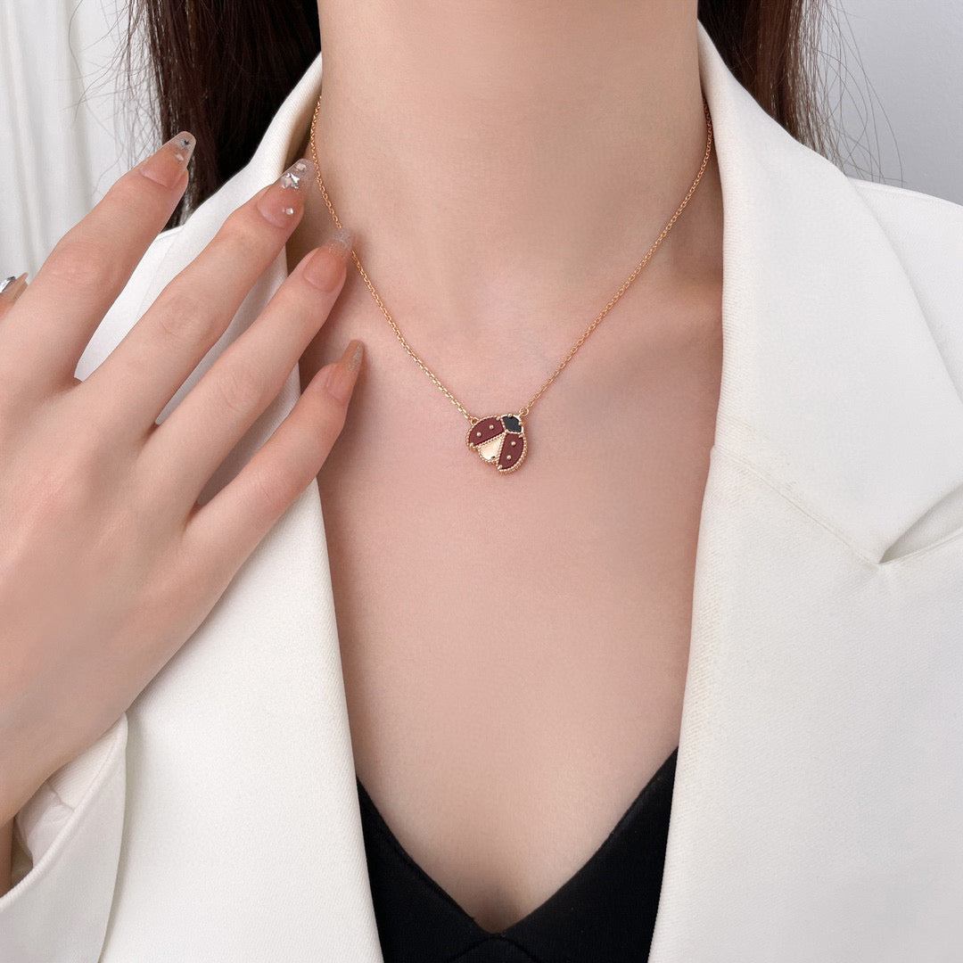 [Windsor Jewelry]LUCKY  CARNELIANS LADYBUG NECKLACE