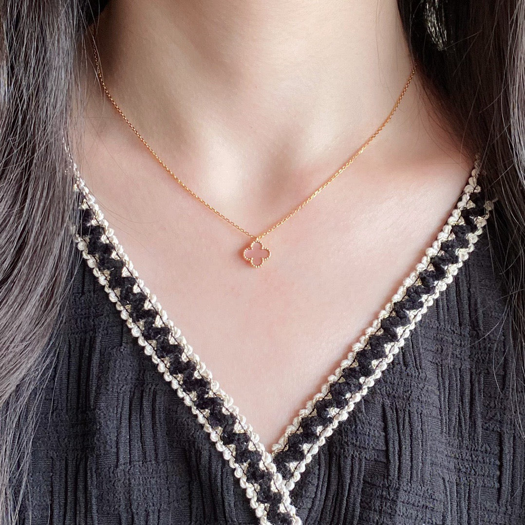[Windsor Jewelry]CLOVER 15MM PINK MOTHER-OF-PEARL SINGLE FLOWER NECKLACE