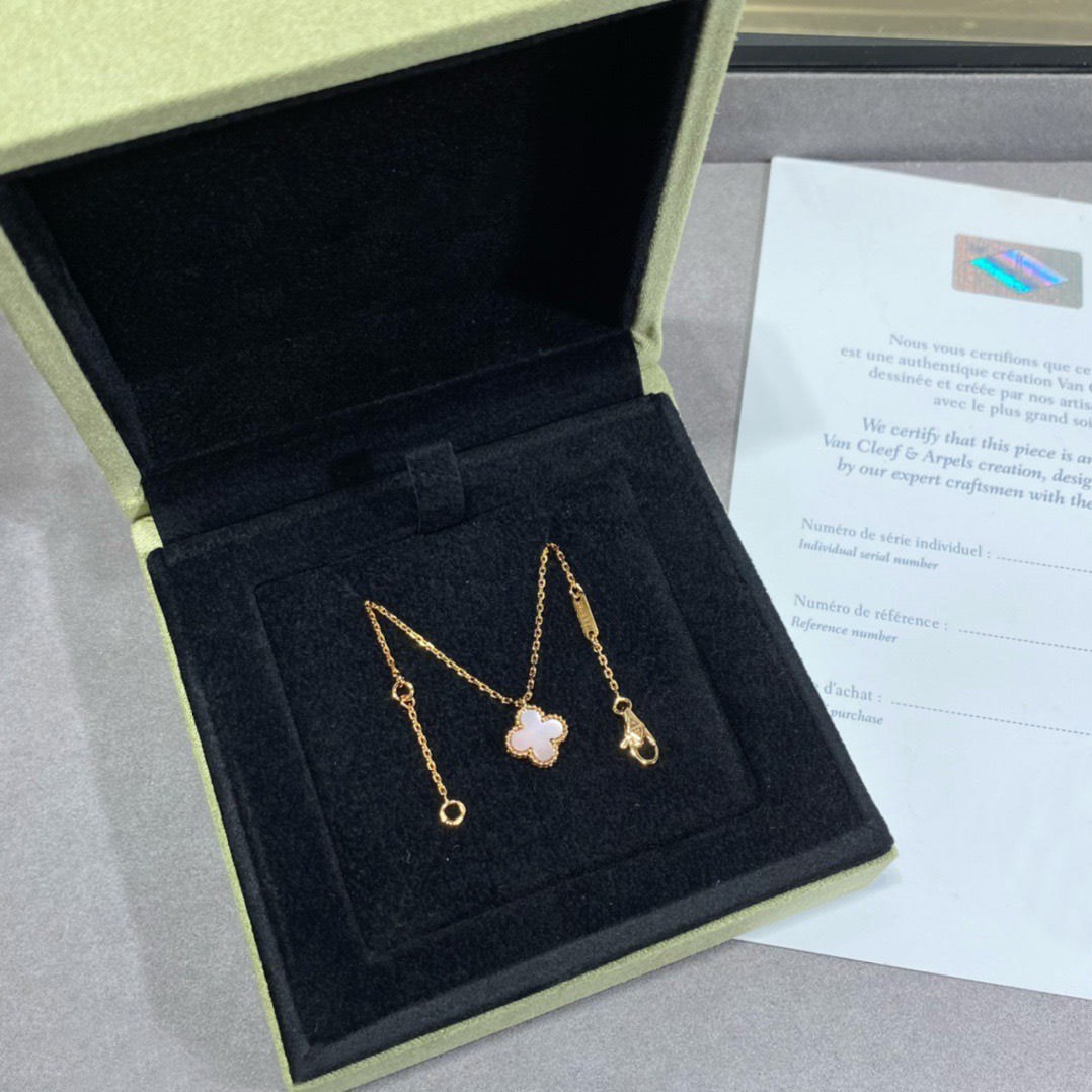 [Windsor Jewelry]CLOVER 15MM PINK MOTHER-OF-PEARL SINGLE FLOWER NECKLACE