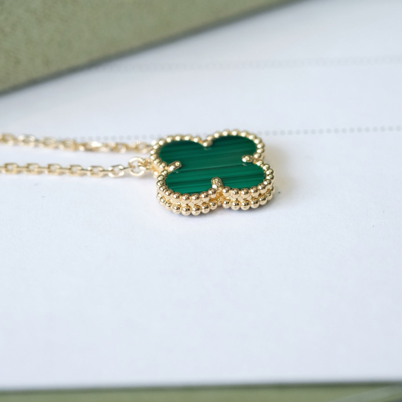 [Windsor Jewelry]CLOVER 15MM MALACHITE SINGLE FLOWER  NECKLACE