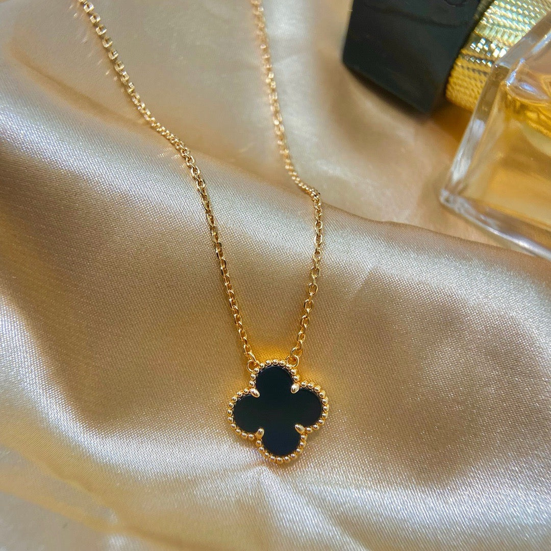 [Windsor Jewelry]CLOVER 15MM BLACK ONYX SINGLE FLOWER NECKLACE