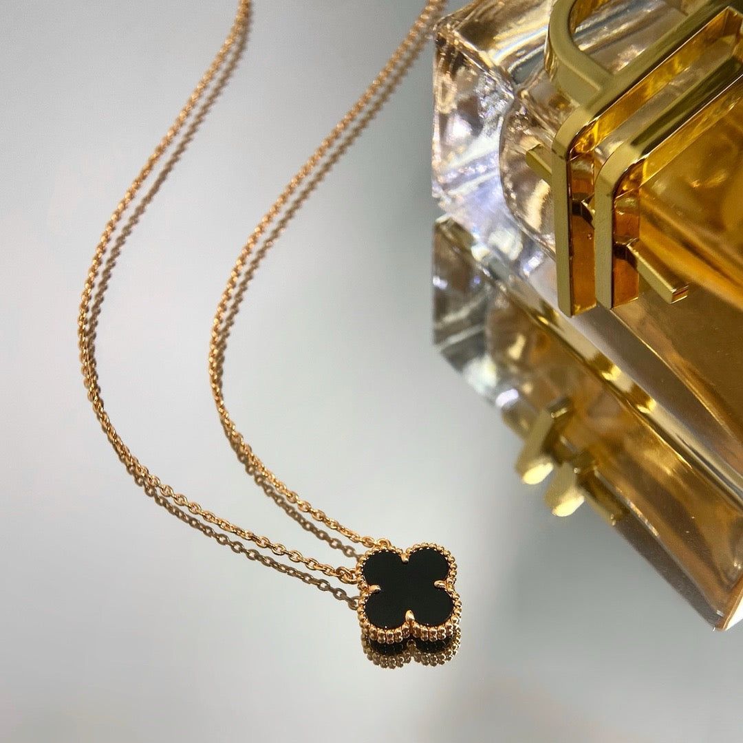 [Windsor Jewelry]CLOVER 15MM BLACK ONYX SINGLE FLOWER NECKLACE