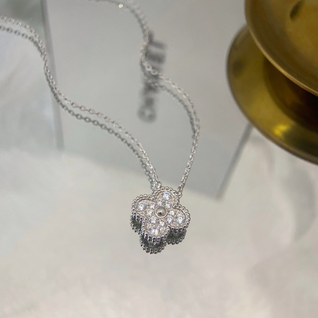 [Windsor Jewelry]CLOVER 15MM DIAMOND SINGLE FLOWER NECKLACE