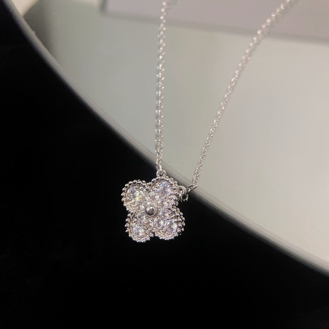 [Windsor Jewelry]CLOVER 15MM DIAMOND SINGLE FLOWER NECKLACE