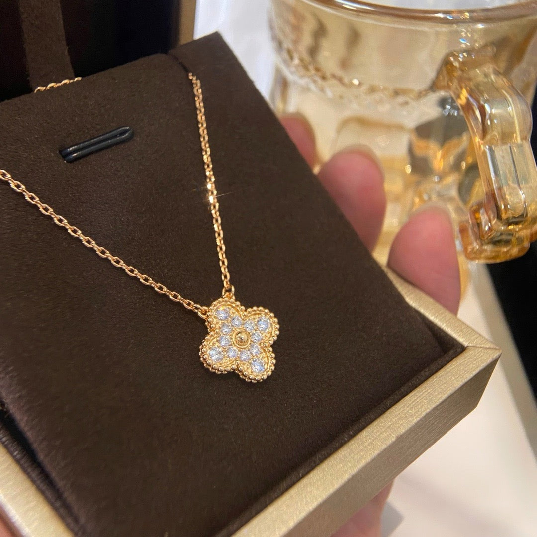 [Windsor Jewelry]CLOVER 15MM DIAMOND SINGLE FLOWER NECKLACE