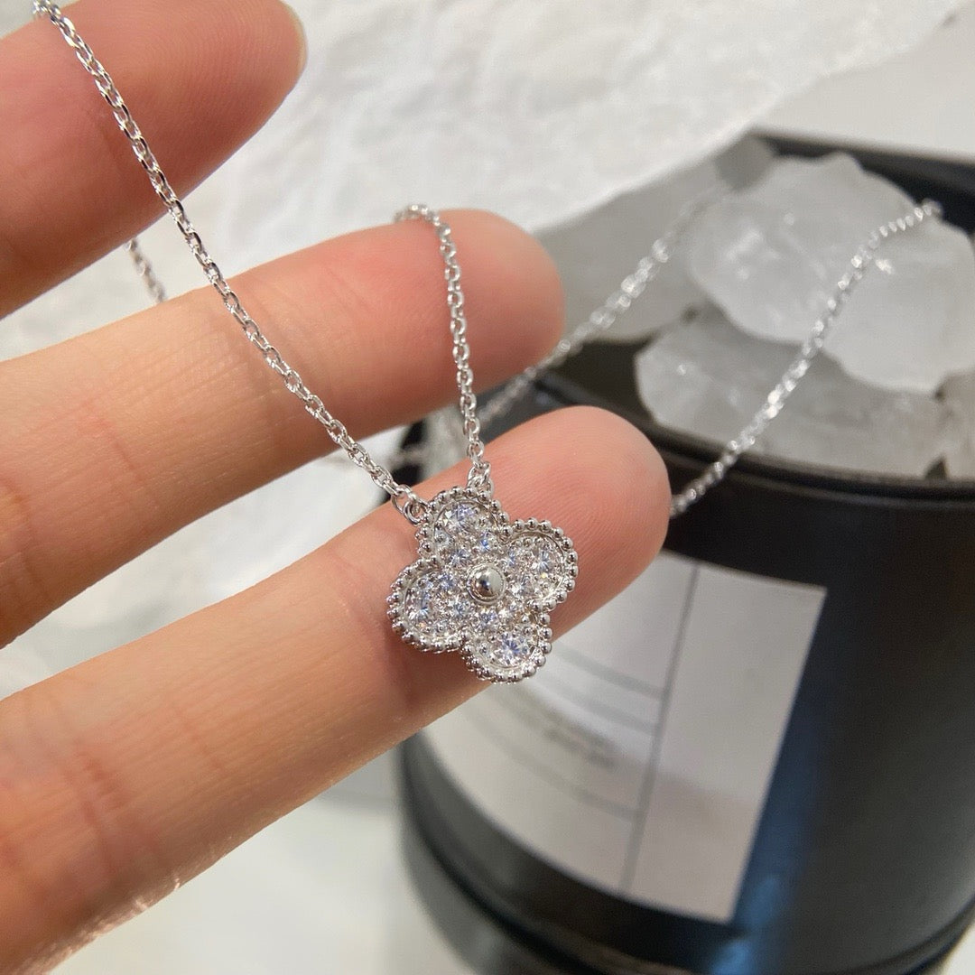 [Windsor Jewelry]CLOVER 15MM DIAMOND SINGLE FLOWER NECKLACE