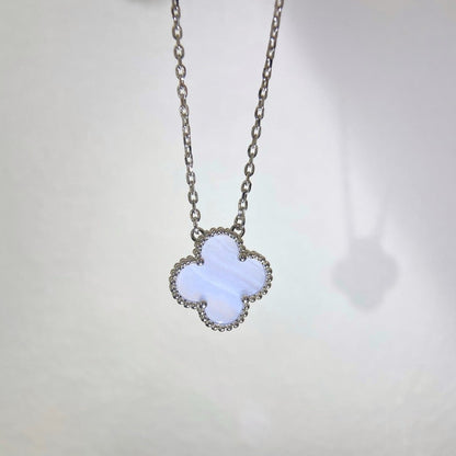 [Windsor Jewelry]CLOVER 15MM BLUE CHALCEDONY NECKLACE SILVER