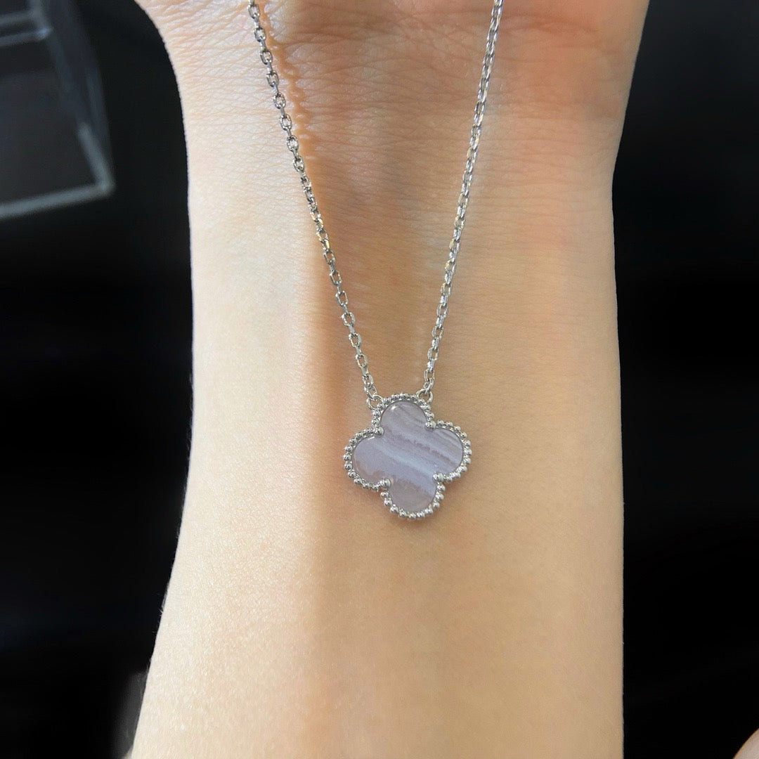 [Windsor Jewelry]CLOVER 15MM BLUE CHALCEDONY NECKLACE SILVER