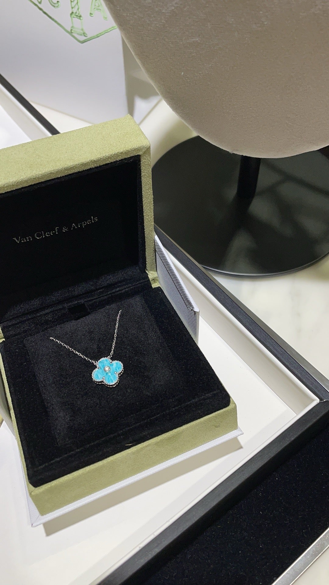 [Windsor Jewelry]CLOVER 15MM DIAMOND SVRES PORCELAIN  NECKLACE SILVER