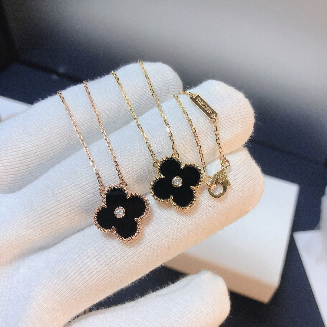 [Windsor Jewelry]CLOVER 15MM DIAMOND ONYX NECKLACE