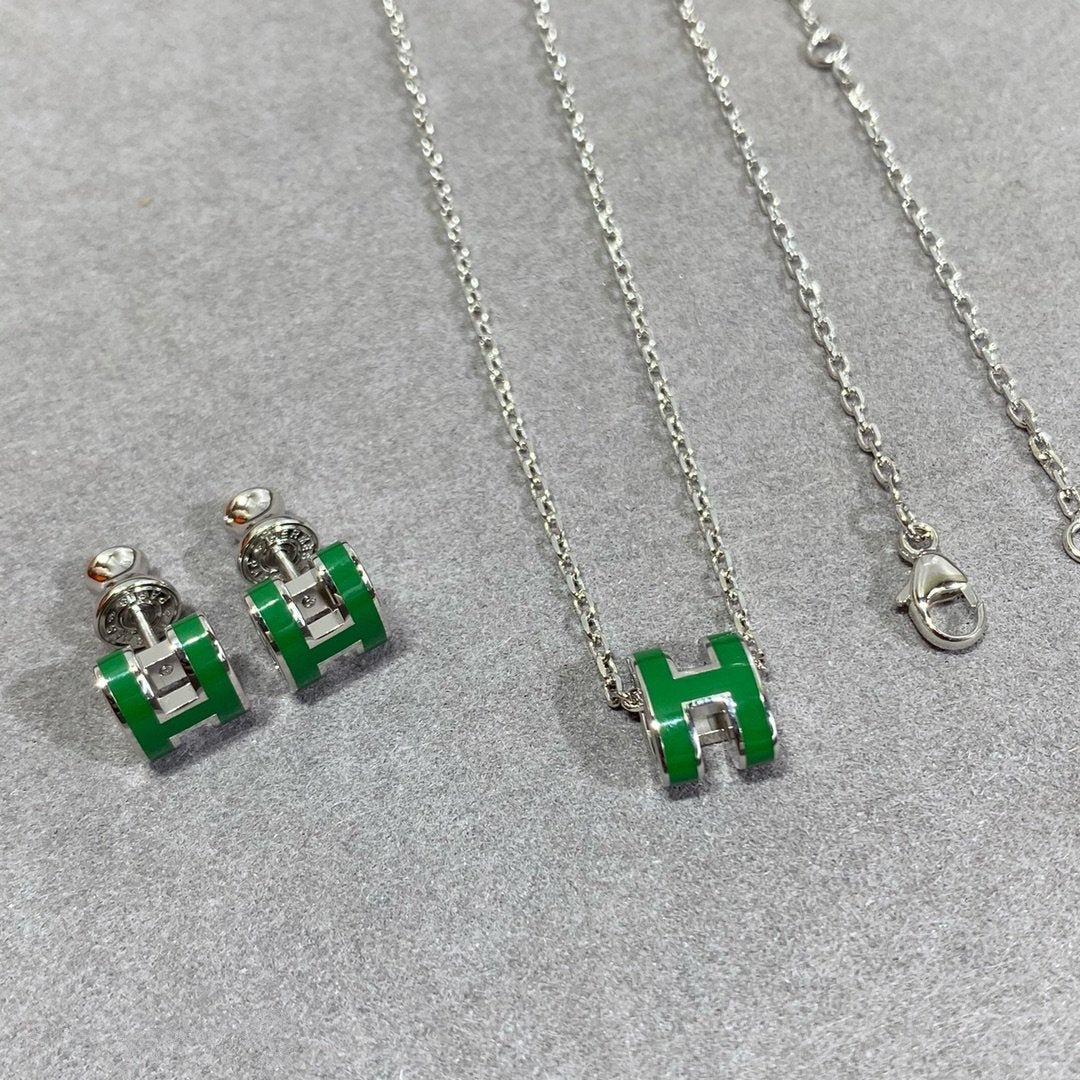 [Windsor Jewelry]POP H GREEN NECKLACE SILVER AND GOLD