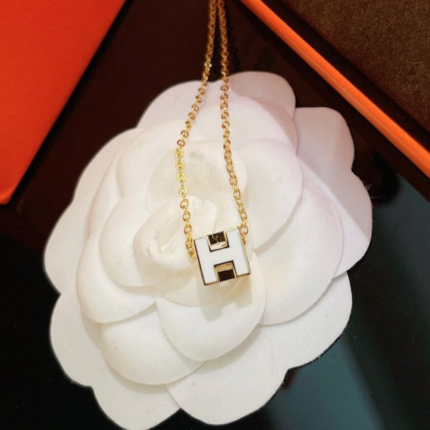 [Windsor Jewelry]H WHITE SQUARE GOLD NECKLACE