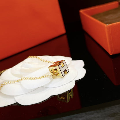 [Windsor Jewelry]H WHITE SQUARE GOLD NECKLACE