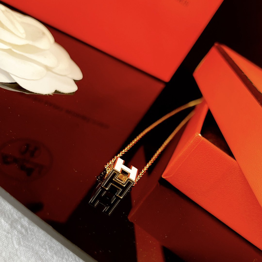 [Windsor Jewelry]H WHITE SQUARE GOLD NECKLACE
